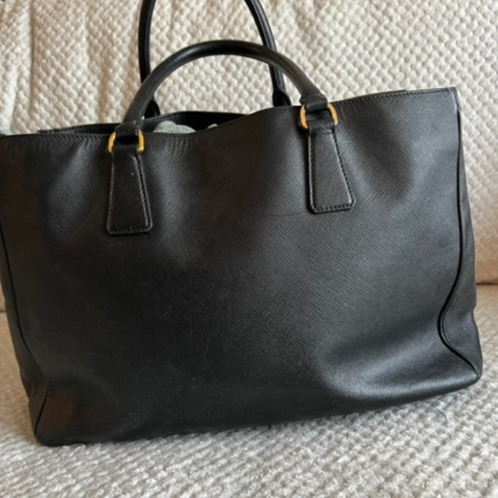 PRADA Saffiano Medium Tote with dust bag - Picture 2 of 4